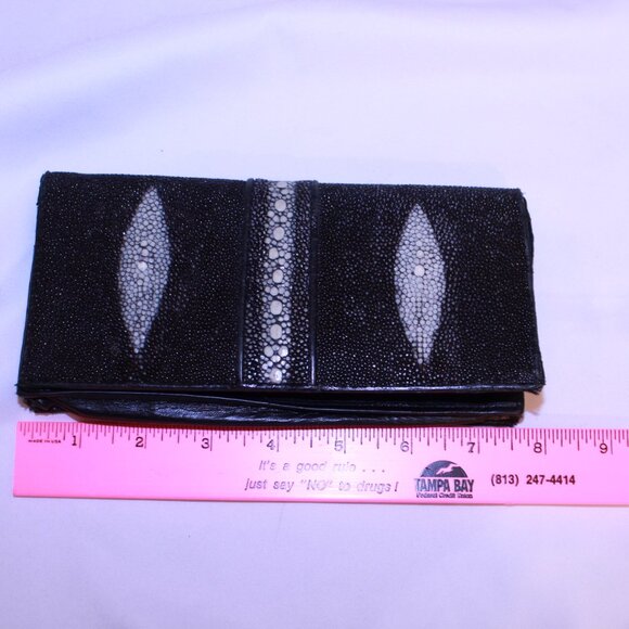 Stingray Skin Black With White Design Long Bi-Fold Flap Leather Wallet - Picture 9 of 10